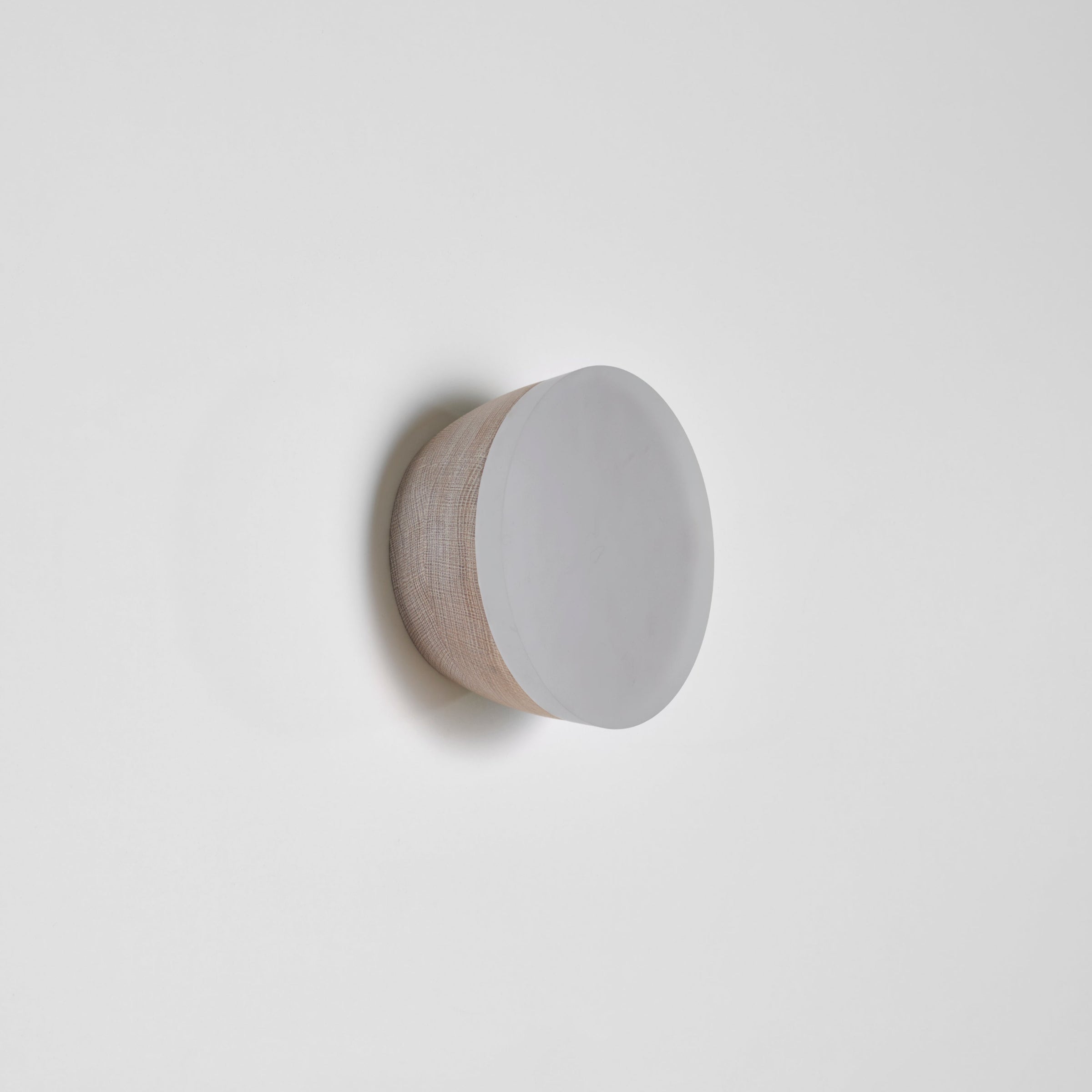hollis morris berm sconce acrylic w.oak white off