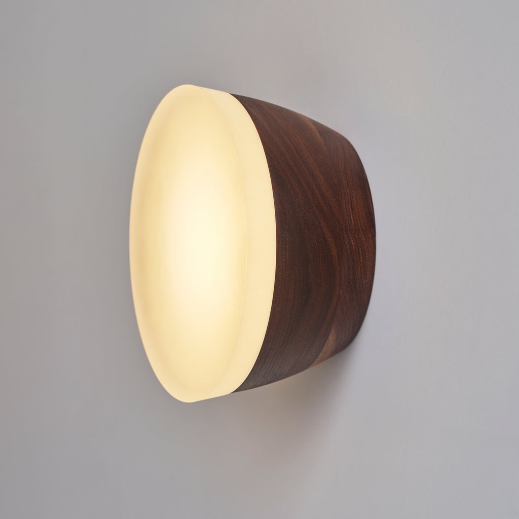 hollis morris berm acrylic sconce walnut on