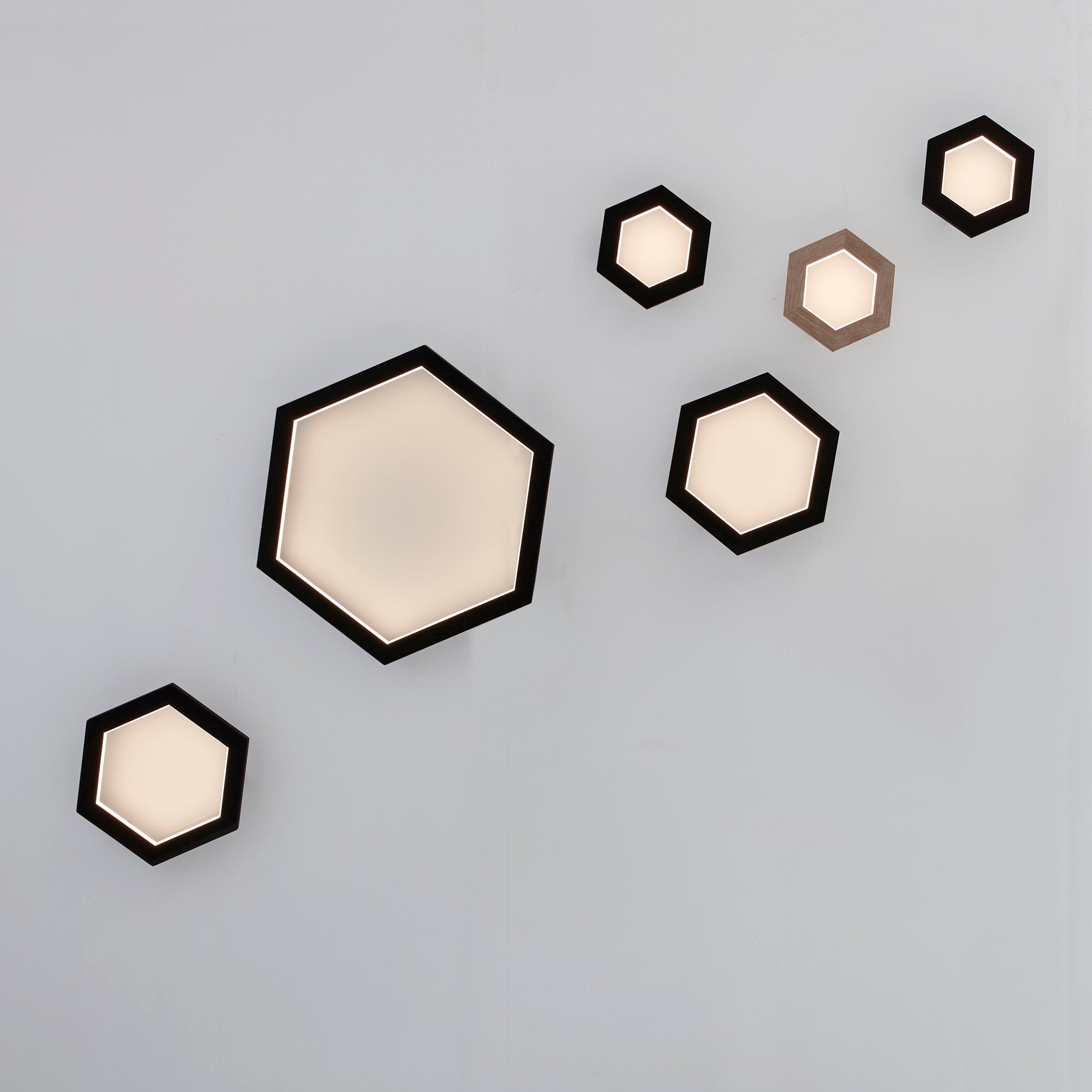 hollis morris hexagon sconce w.oak black w.oak white 1