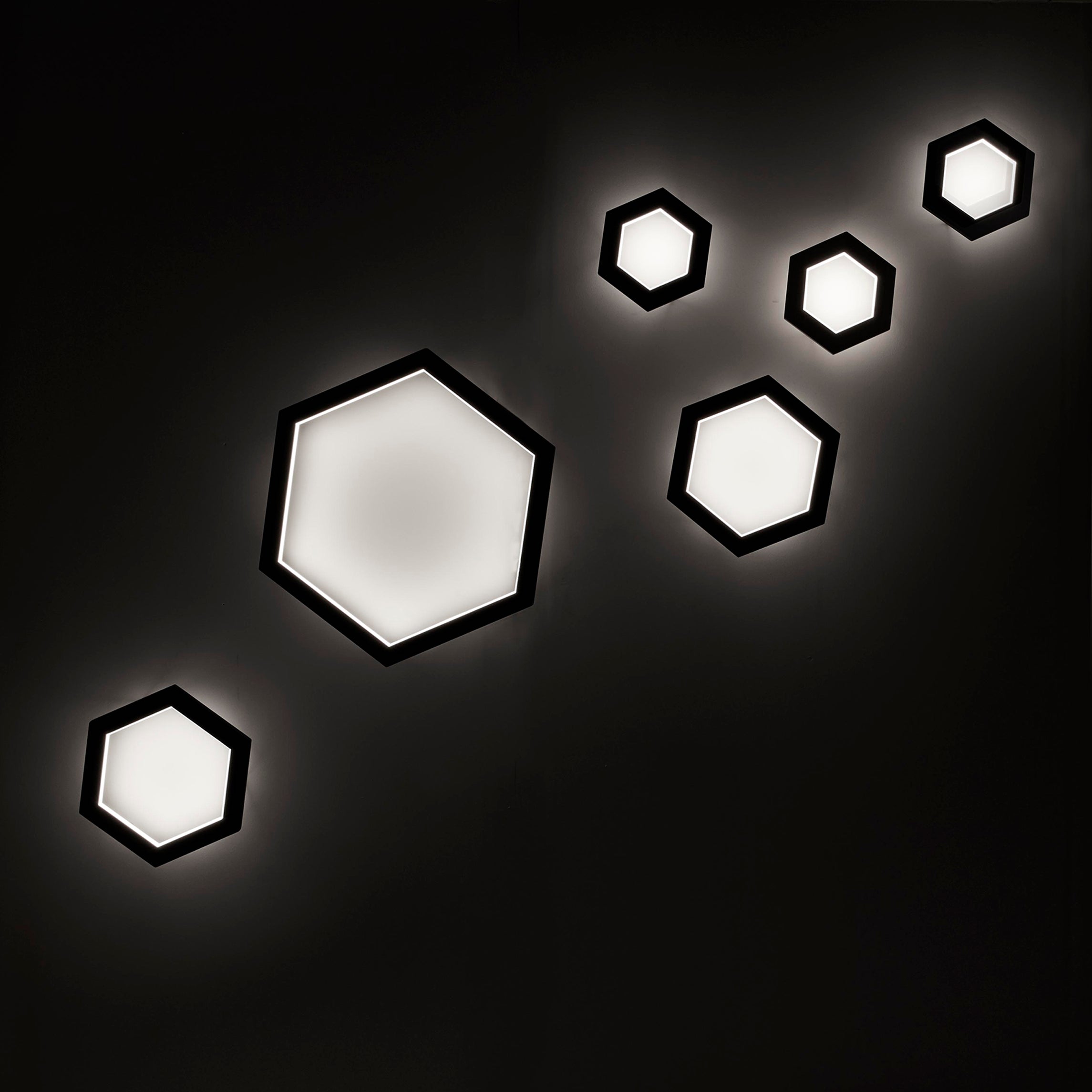 hollis morris hexagon sconce w.oak black w.oak white 1